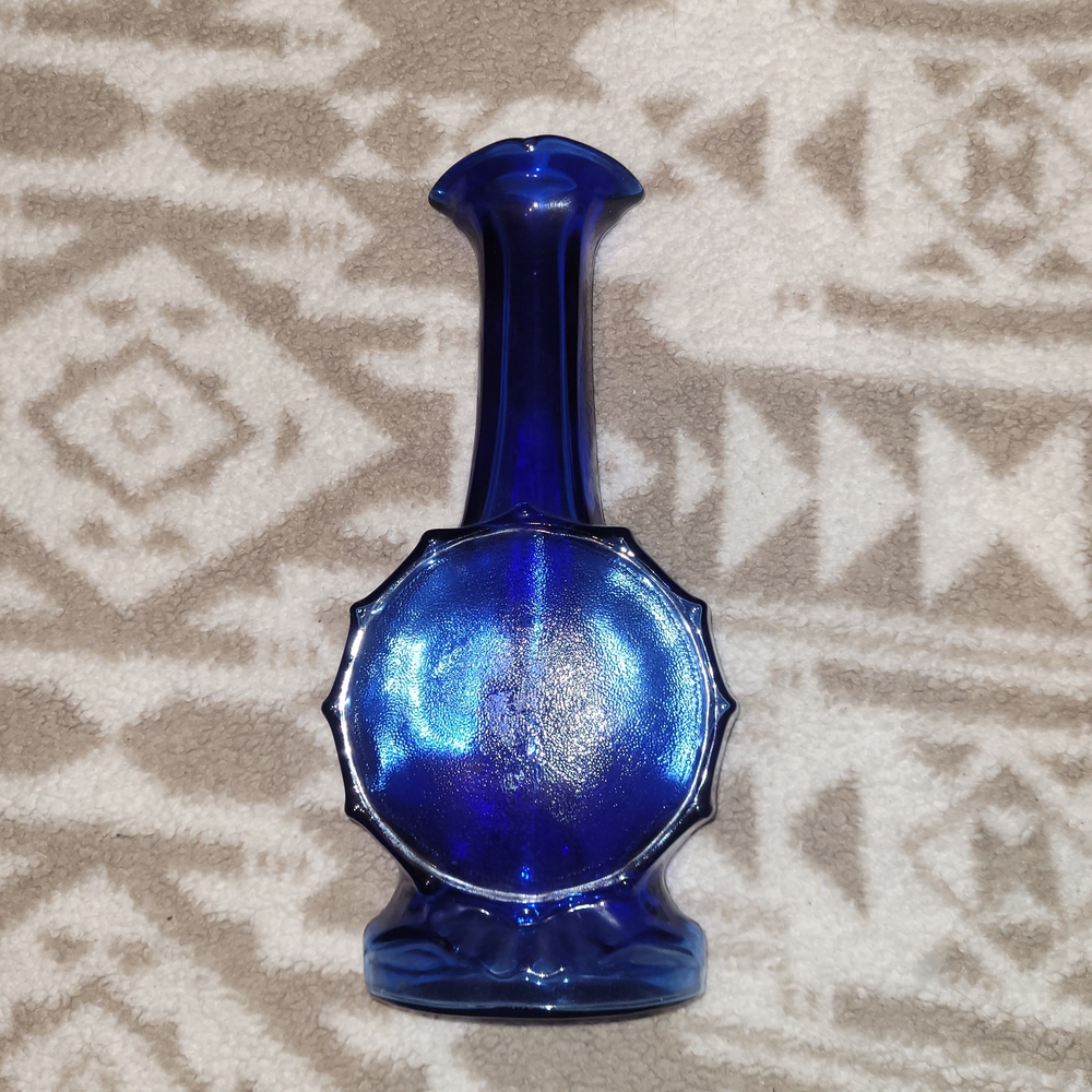Elegant Blue Glass Vase - Picture 4 of 5